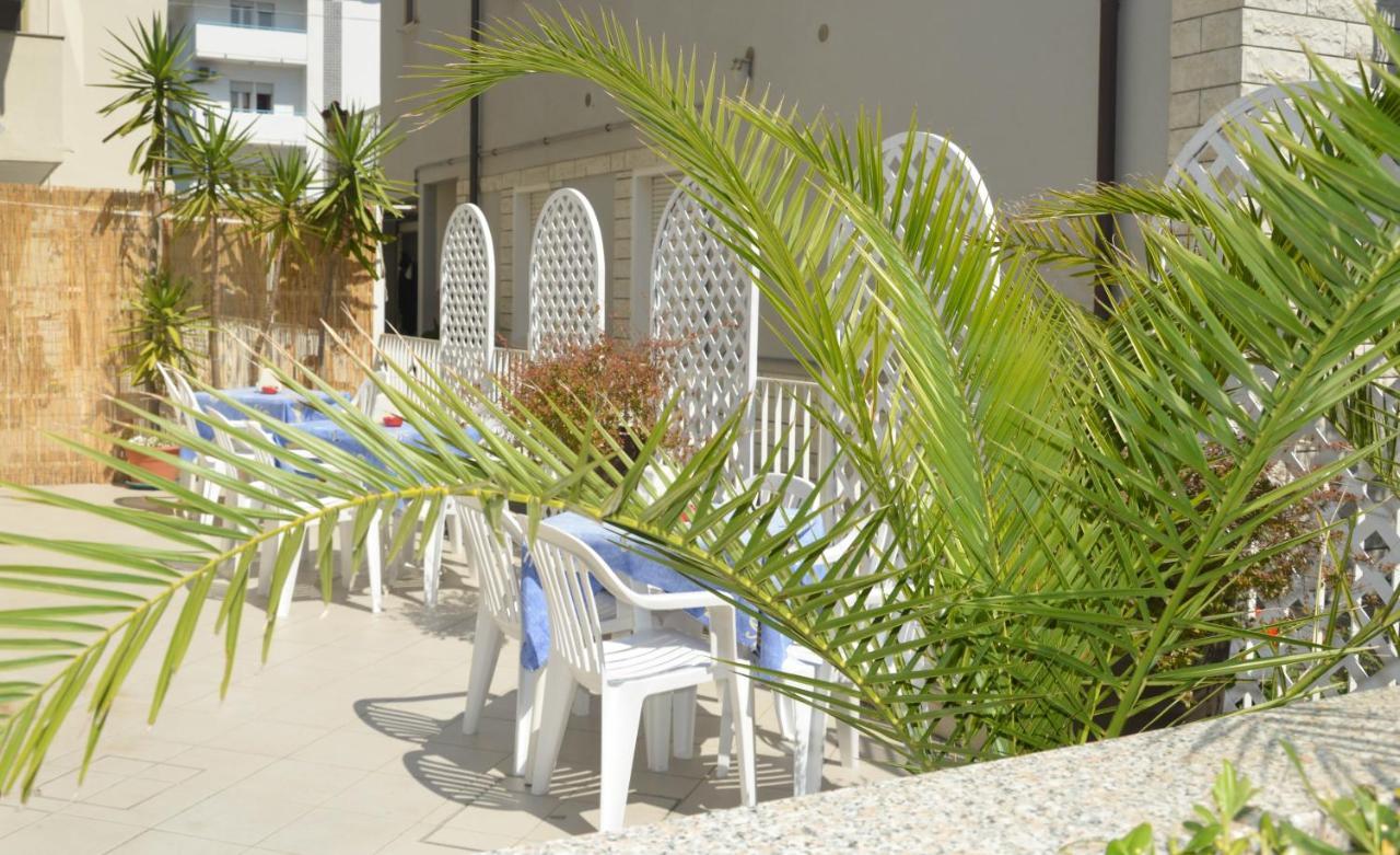 Hotel Karin Marebello Exterior photo