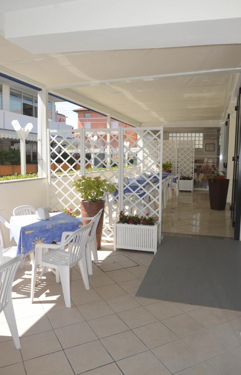 Hotel Karin Marebello Exterior photo