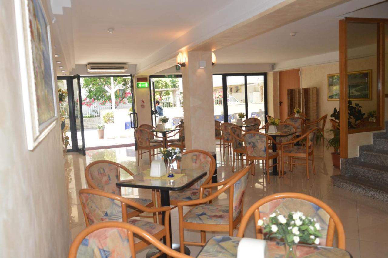 Hotel Karin Marebello Exterior photo